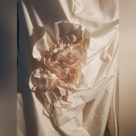 VINTAGE Stunning white Marciano dress with flower perfect condition size Large - Picture 2 of 6